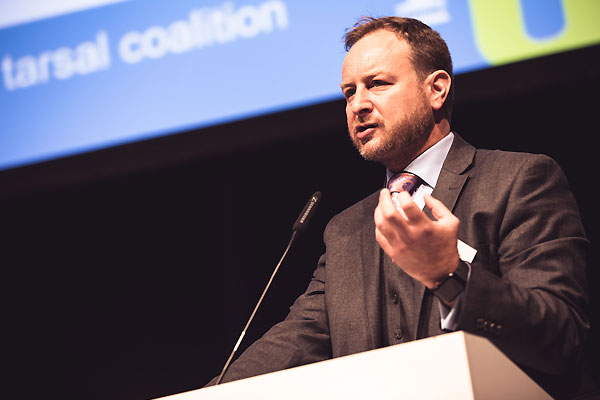 Zum Abschluss der Sitzung fasste Dr. Any Goldberg (London) seine Sicht auf die Fortschritte beim Sprunggelenksersatz zusammen.