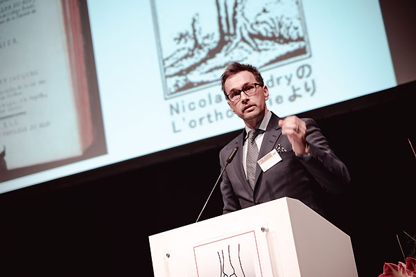 Dr. Knupp befasste sich in seinem Vortrag mit der Evolution von gelenkerhaltenden Eingriffen.